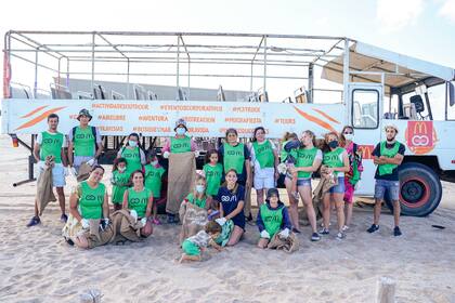 La limpieza de playas es una iniciativa conjunta entre McDonald's y la Cooperativa Reciclando Conciencia.