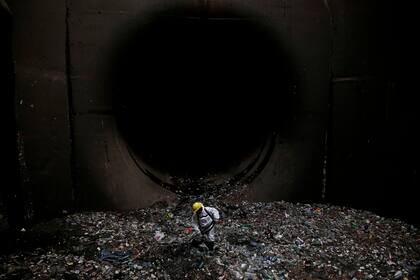 La limpieza en el aliviador del arroyo Maldonado. 7/9/17