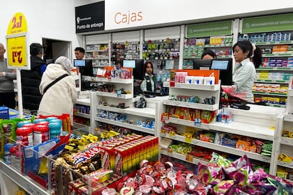 La lista de nuevos jugadores incluye los grandes hipermercados, los autoservicios chinos, Farmacity y las estaciones de servicio