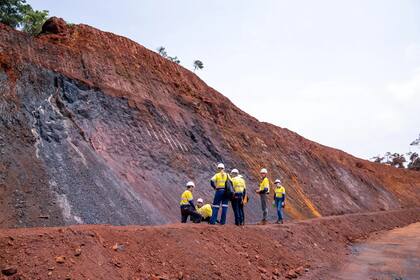 La lista subraya la importancia de la gestión de los condados en permisos, zonificación y apoyo logístico para el éxito de grandes inversiones en EE.UU.