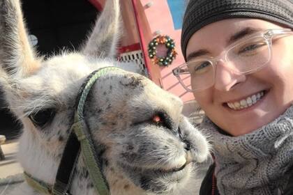 La llama desarrolló un tierno vínculo con los niños y con la gente del campamento (Foto: Guiness World Records)