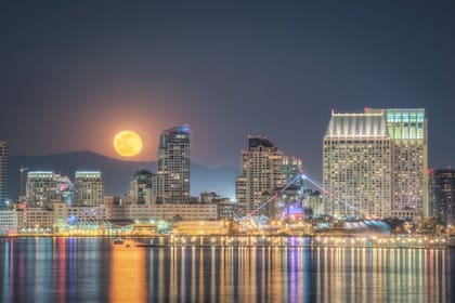 La llamada luna azul no cambia de color, sino que refiere a la segunda fase llena dentro del mismo mes