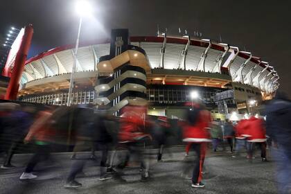 La llegada de los hinchas de River al Monumental