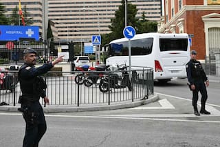 Desde el subsuelo en un ascensor con ventilación filtrada: así ingresaron al hospital los españoles del crucero