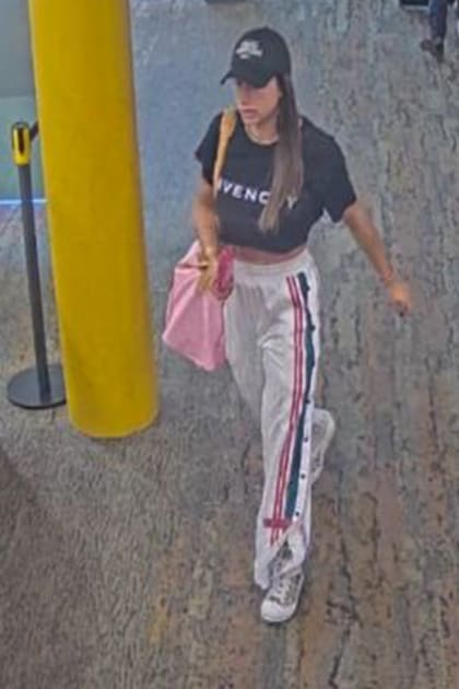 La llegada al país de Laura Arrieta, única pasajera de un vuelo privado que hoy investiga la Justicia