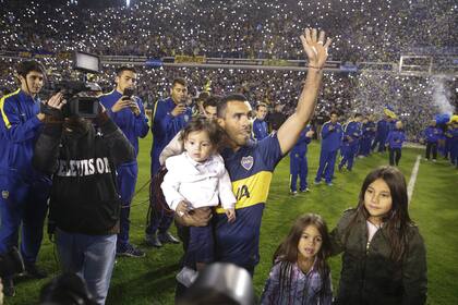 La llegada como ídolo, en 2015; ovacionado y junto a su familia