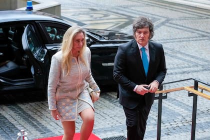 La llegada de Javier Milei y su hermana, Karina, a la ceremonia