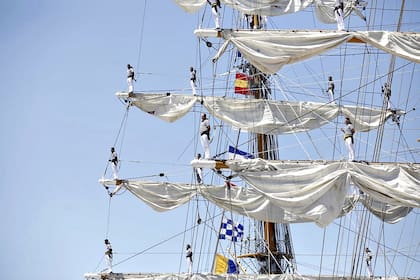 El capitán de navío Juan Carlos Romay trajo a destino a esta embarcación símbolo de la Armada Argentina que recorrió 10 países y 15 puertos