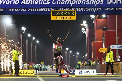 La llegada de la keniata Ruth Chepngetich, la ganadora de una prueba disputada en la madrugada qatarí