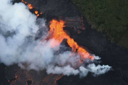 La llegada de la lava al océano genera unas peligrosas nubes tóxicas, un fenómenos conocido como "laze"