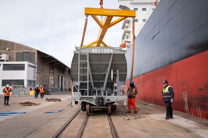 La llegada de las tolvas al puerto