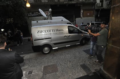 La llegada de los restos de Antonio Gasalla. El capocómico fue despedido en el Teatro Maipo