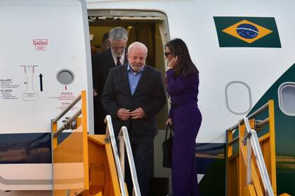 La llegada de Lula a Paraguay para asistir a la asunción de Peña