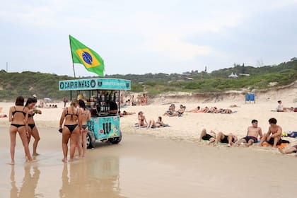 La llegada de una nueva generación puso en tensión la convivencia en uno de los balnearios más buscados del sur de Brasil