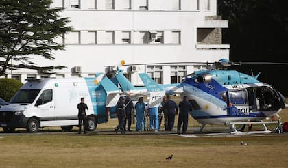 La llegada del helicóptero que trasladó a Bastián desde Pinamar hasta Mar del Plata