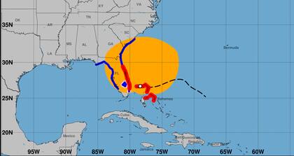La llegada del huracán Nicole a la costa este de Florida