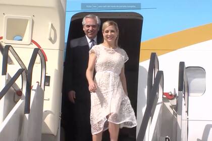 La llegada del presidente, Alberto Fernández y su esposa, a Bruselas