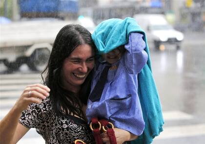 La lluvia acompaña a los porteños