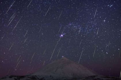 La lluvia de estrellas consiste en el paso de los meteoros por la atmósfera