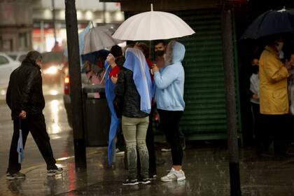 La lluvia durante el acampe del 26A en Cabildo y Juramento