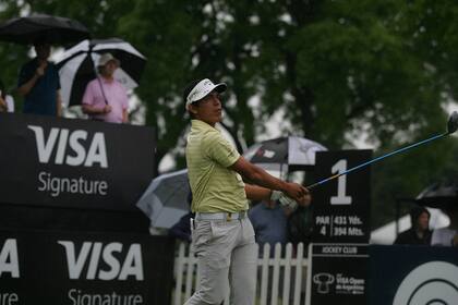 La lluvia matizó los primeros momentos de la tercera vuelta del 114° VISA Open