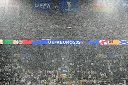 La lluvia, protagonista en el BVB Stadion en Dortmund