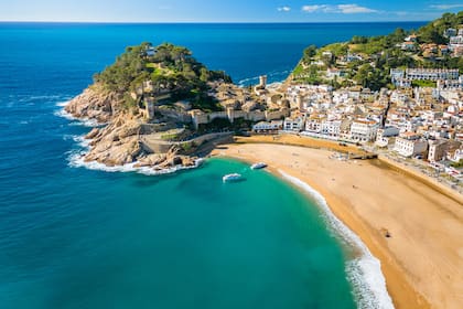 La localidad de Tossa de Mar, en la Costa Brava, en la costa mediterránea de Cataluña, España