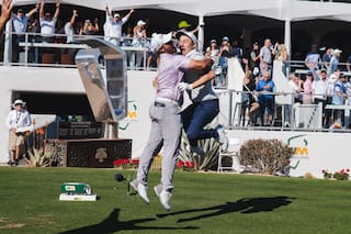 El tiro mágico e inolvidable de Emiliano Grillo: hizo hoyo en uno en el estadio más ruidoso del golf mundial