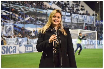 La locutora Giuliana Asprea recibió insultos mientras trabajaba en el Estadio de Quilmes
