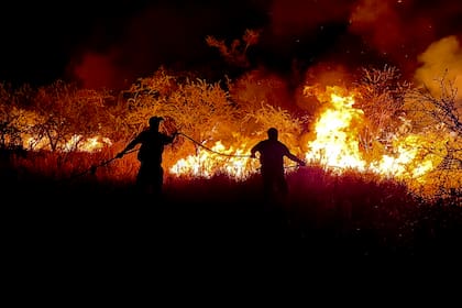 La lucha por frenar el fuego