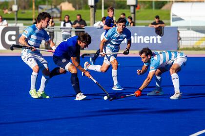 La lucha por la pelota en Ciudad y Mitre