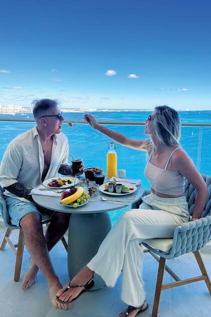 La luna de miel llegará en enero o febrero, pero el destino todavía no está definido. “Seguramente vayamos a Maldivas. La idea es que sea playa y que ninguno de los dos conozca el lugar”, cuenta Coni.