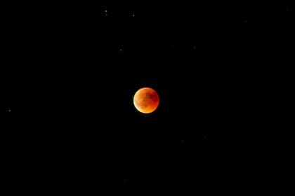 La "Luna de sangre" no podrá ser vista en todas regiones del mundo por igual (Foto: Freepik)