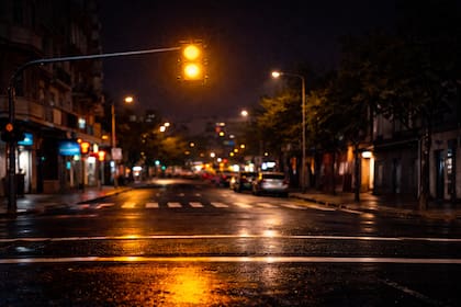 La luz amarilla intermitente indica la presencia de un cruce potencialmente riesgoso