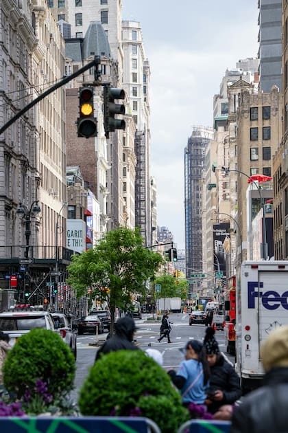 La luz roja intermitente en los semáforos de Nueva York suele confundirse con la amarilla; pero funcionan diferente