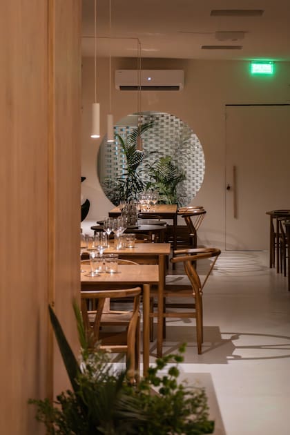 La madera de petiribí abunda en el salón