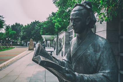 La madera simboliza a la persona en la metáfora de Confucio (Foto: Freepik)