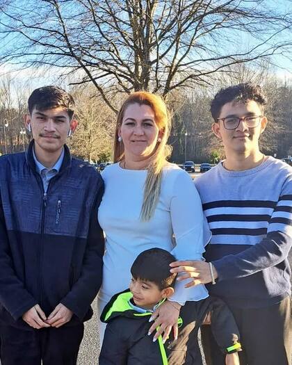 La madre acompañó a sus hijos a una cita con ICE por su status migratorio, pero terminaron deportados