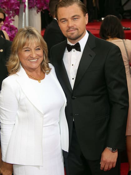 La madre de DiCaprio suele ser su compañera inseparable en todas las ceremonias
