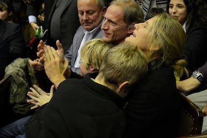 La madre de Justina, muy emocionada en el momento de la votación en Diputados; "Yo sé que ella me abraza y me dice lo logré mamá", dijo.