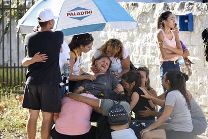 La madre de la víctima, cerca del lugar del hallazgo