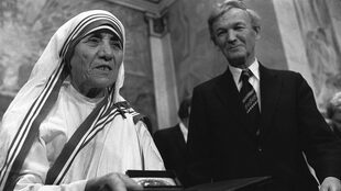 La Madre Teresa recibe el Premio Nobel de la Paz en diciembre de 1979