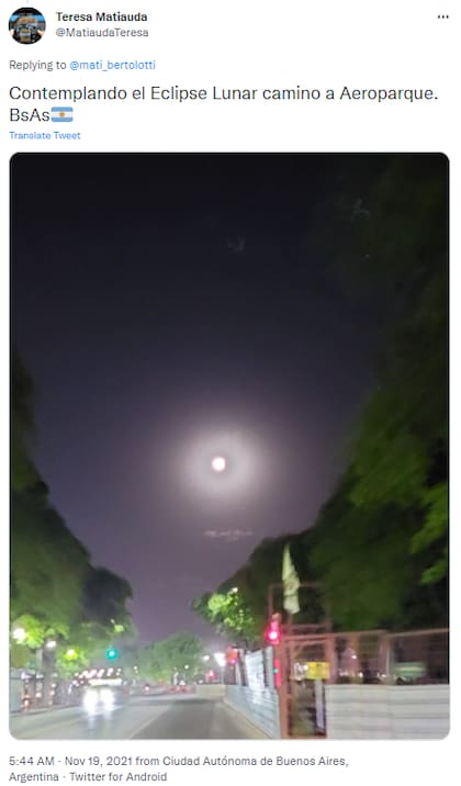 La madrugada de Buenos Aires permitió apreciar parte del eclipse lunar parcial
