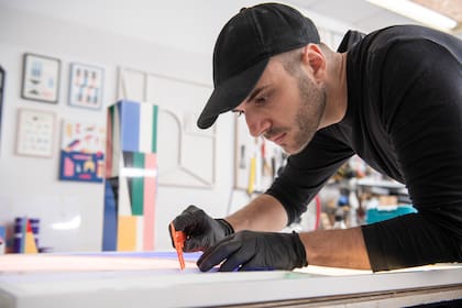 La magia del arte de Paul Sende está en esa búsqueda de ensamblar el mundo analógico y el digital a través de la geometría y la abstracción.