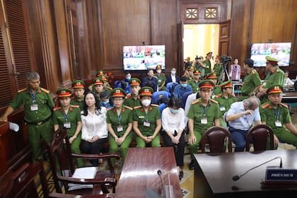 La magnate de bienes raíces vietnamita Truong My Lan en un tribunal en la ciudad de Ho Chi Minh el 11 de abril de 2024.