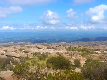 La majestuosidad de la Pampa de Achala, reserva hídrica natural de Córdoba en las Sierras Grandes.