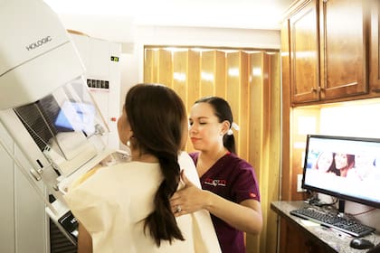 La mamografía se puede complementar con otros estudios para descartar o confirmar sospechas si es necesario
