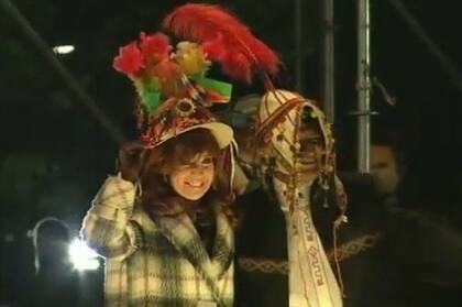 La mandataria se mostró con un sombrero típico bolviano