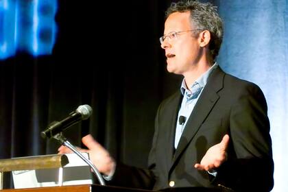 La manera en la que usamos internet tiene un efecto perjudicial en el intelecto humano, aseguró Carr