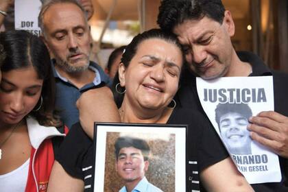 Graciela y Silvino Báez Sosa participarán el lunes en una misa en memoria de su hijo, que ese día cumpliría 19 años